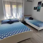Viktor Rooms And Apartments
